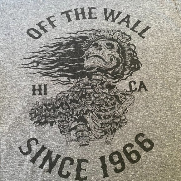 Vans Skull Wearing A Lei T-shirt - Picture 2 of 5